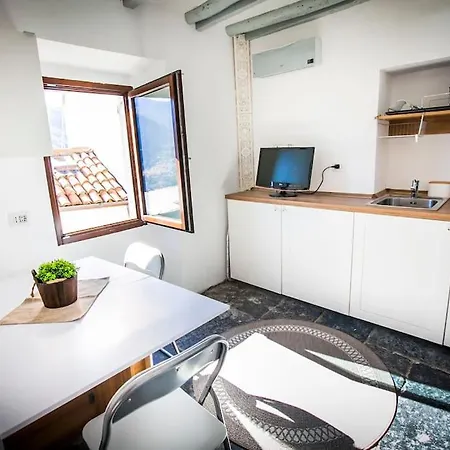 アパート Incanto Medievale Casa Con Vista Lago モルトラージオ