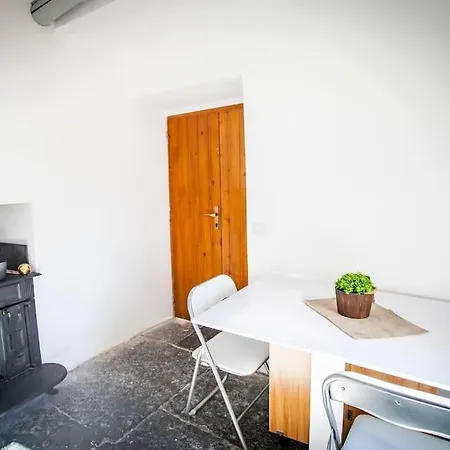 アパート Incanto Medievale Casa Con Vista Lago モルトラージオ